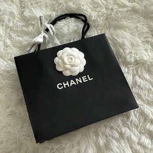 Chanel shopping bag with flower and ribbon
